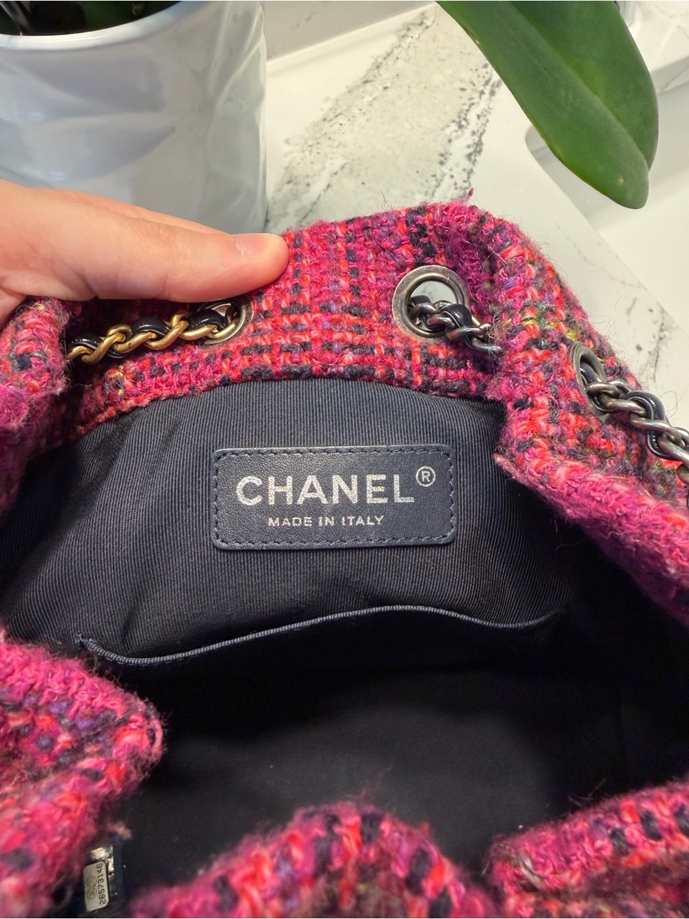 CHANEL Pink Tweed Drawstring Bucket Bag with Black Leather Base - Picture 5 of 8